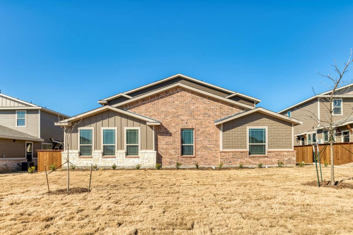 Townhouse for rent at 721 Harvest Moon Dr, Venus, TX 76084