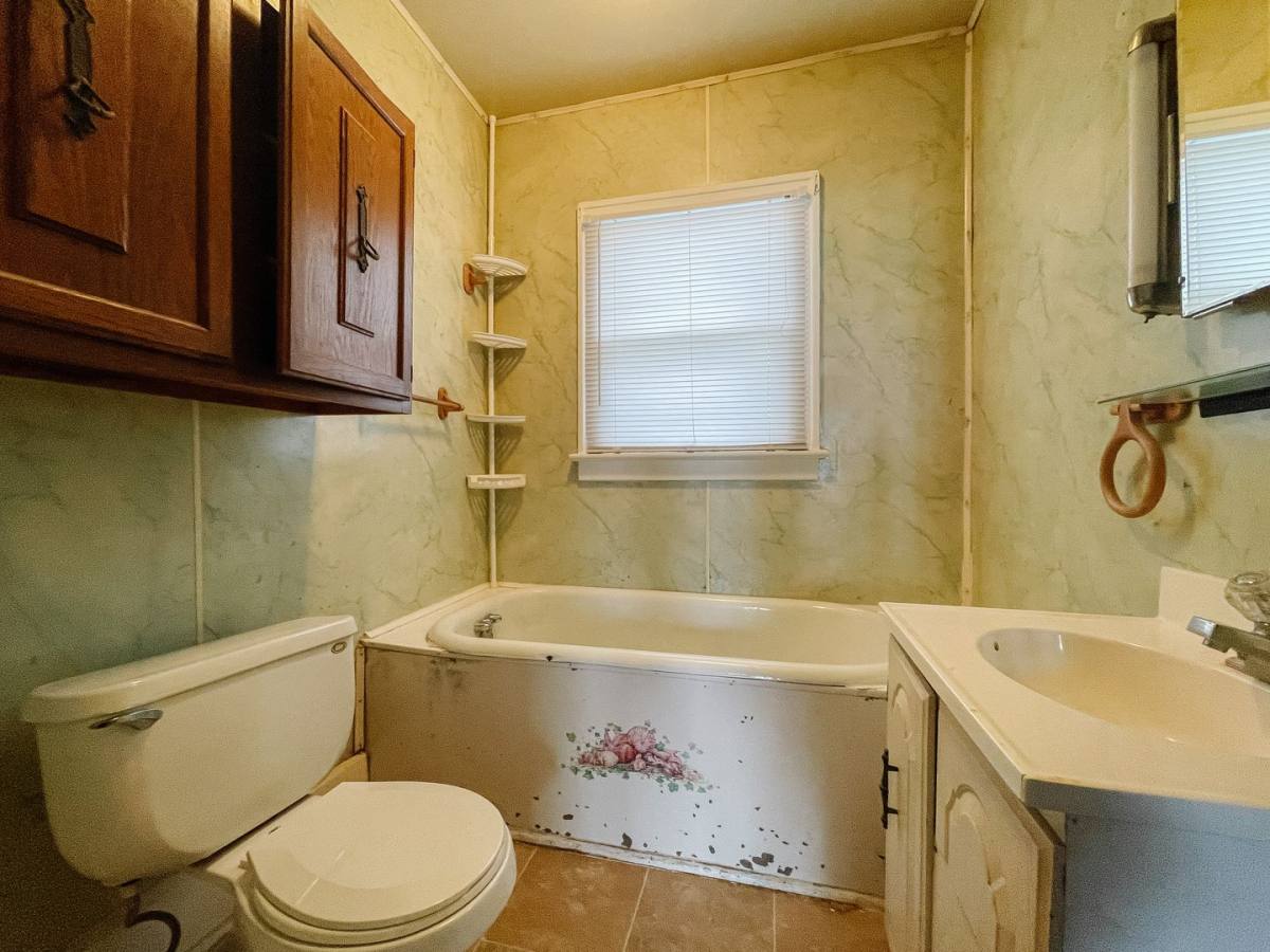 House for rent at 1317 W Memorial Dr, Muncie, IN 47302