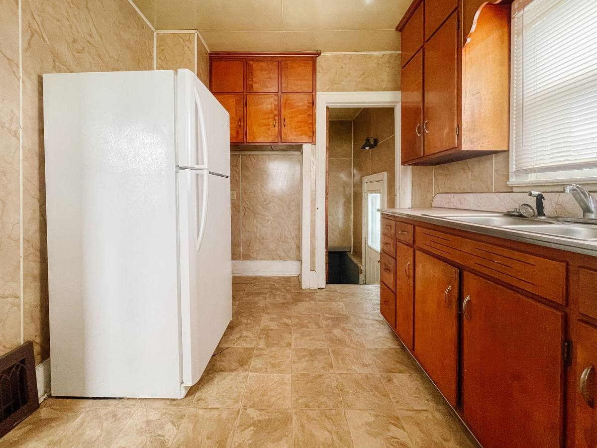 House for rent at 1317 W Memorial Dr, Muncie, IN 47302