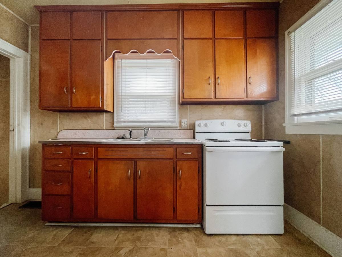 House for rent at 1317 W Memorial Dr, Muncie, IN 47302