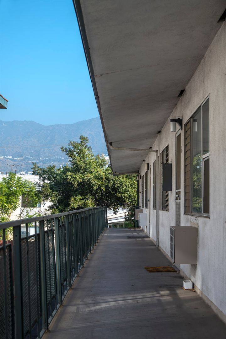 Apartment for rent at 322 W Burchett St, Glendale, CA 91203