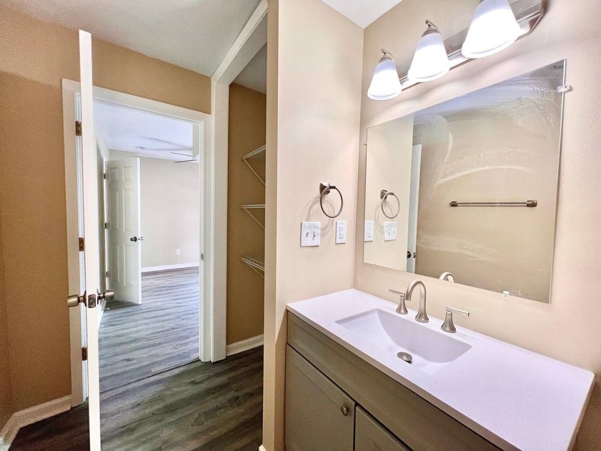 Apartment for rent at 315 319 W, Mishawaka, IN 46544