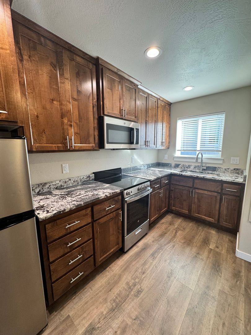 Apartment for rent at 7860 28th St, White City, OR 97503