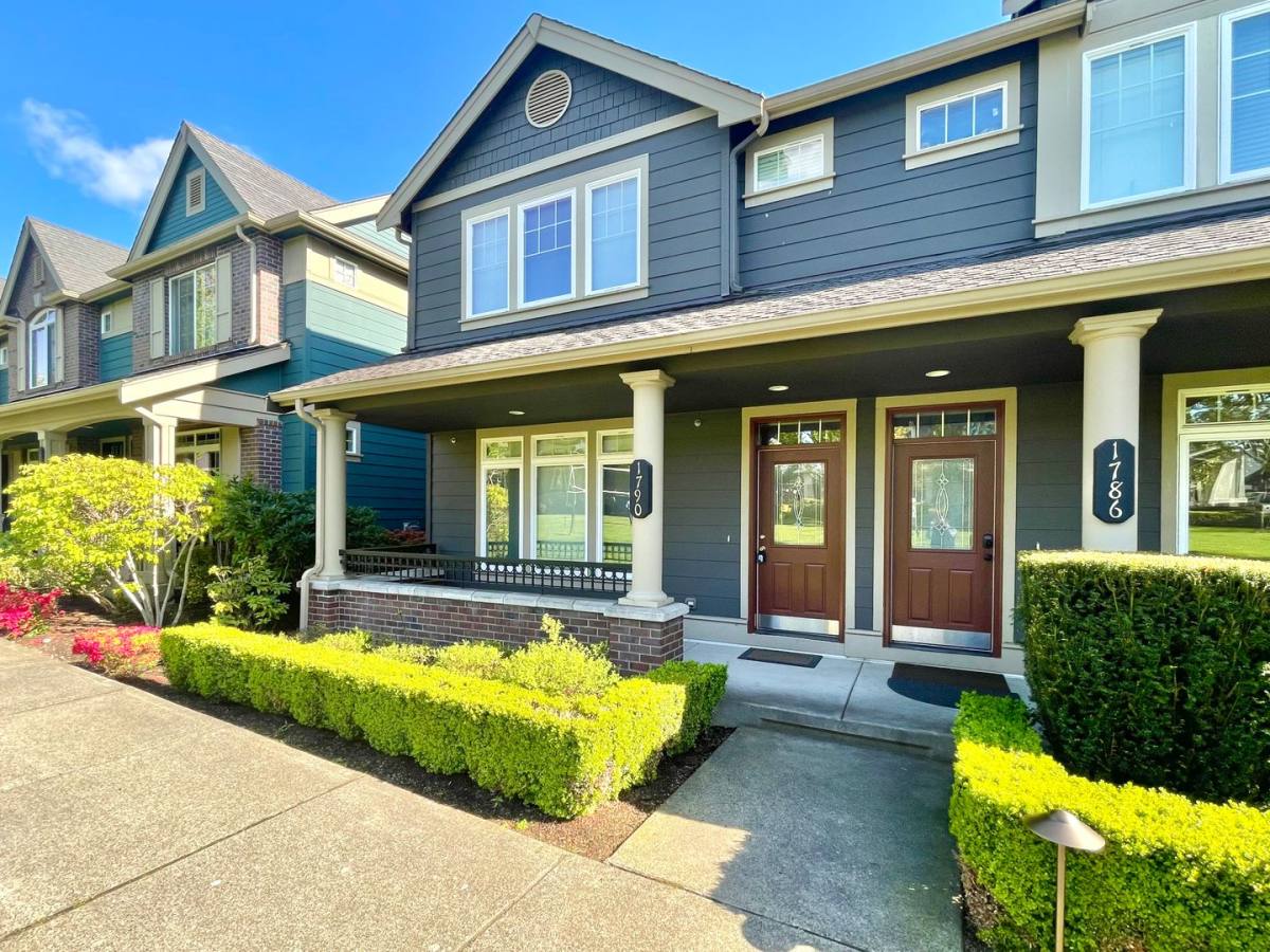 Townhouse for rent at 1790 10th Ave NE, Issaquah, WA 98029