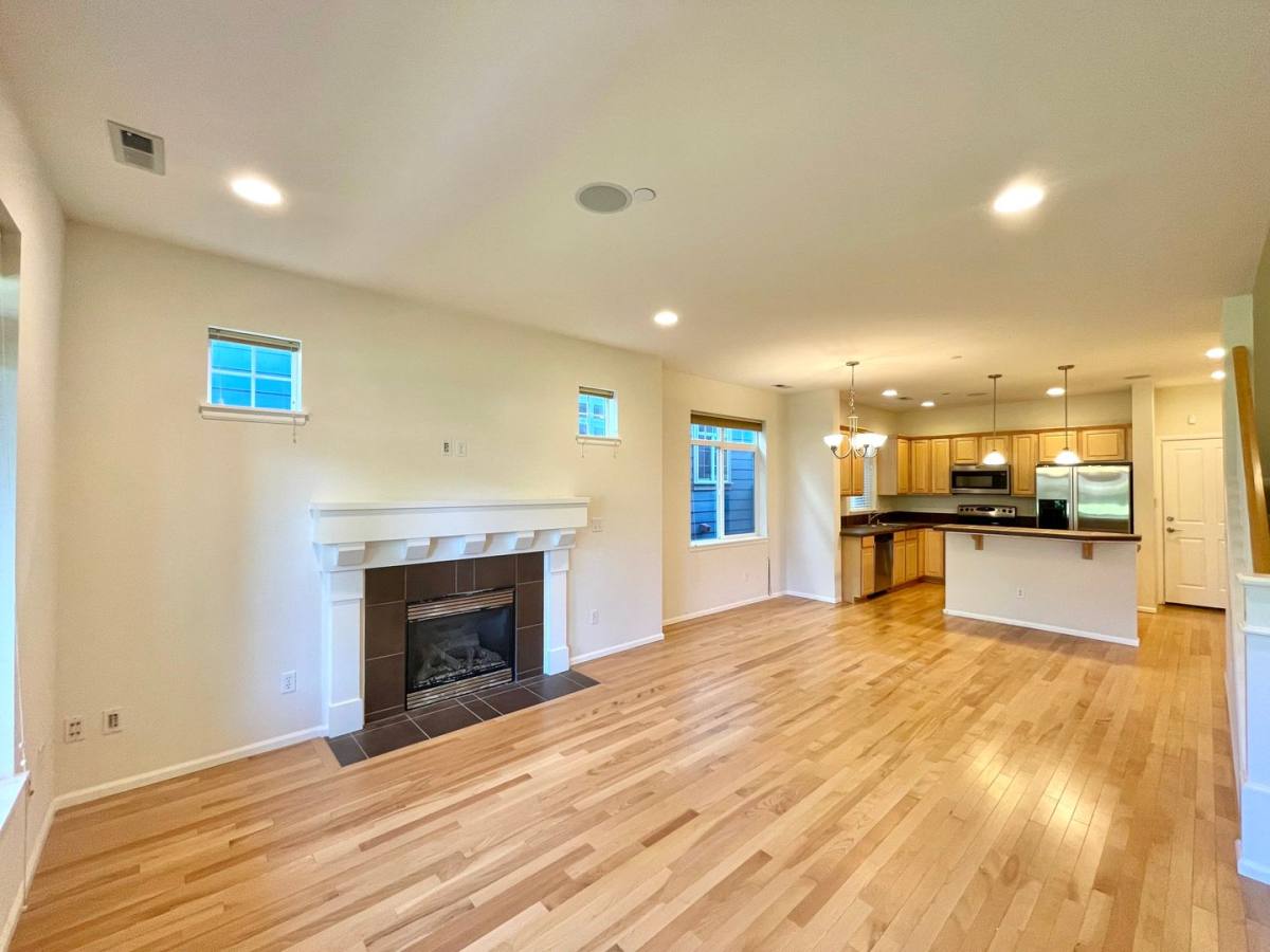 Townhouse for rent at 1790 10th Ave NE, Issaquah, WA 98029