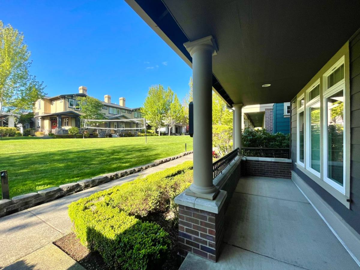 Townhouse for rent at 1790 10th Ave NE, Issaquah, WA 98029