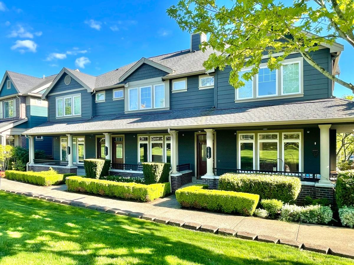Townhouse for rent at 1790 10th Ave NE, Issaquah, WA 98029