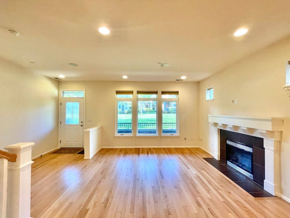 Townhouse for rent at 1790 10th Ave NE, Issaquah, WA 98029