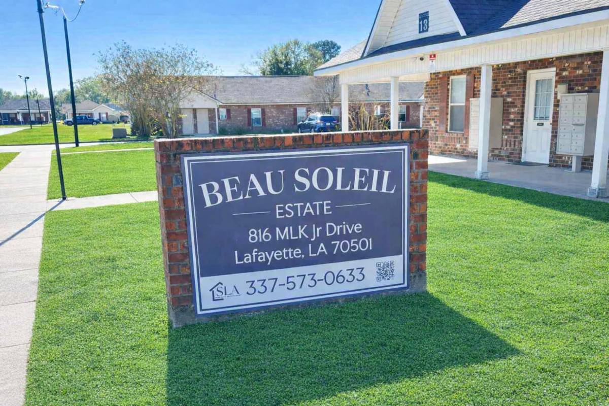 Townhouse for rent at 816 Martin Luther King Jr Dr, Lafayette, LA 70501