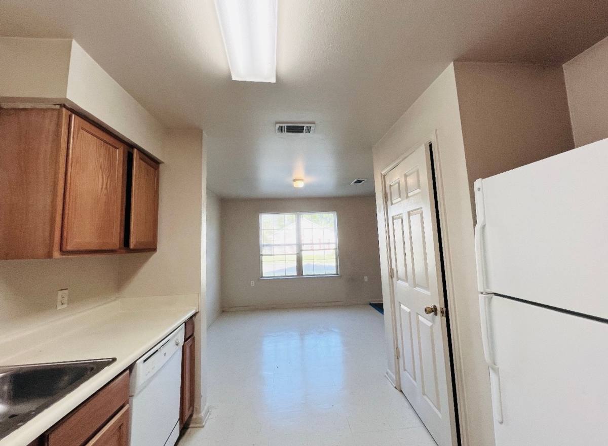 Townhouse for rent at 816 Martin Luther King Jr Dr, Lafayette, LA 70501