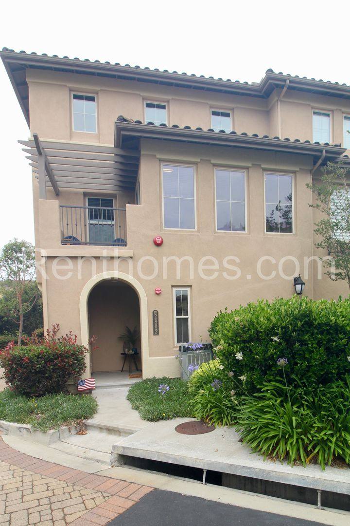 Townhouse for rent at 2802 Piantino Circle, San Diego, CA 92108