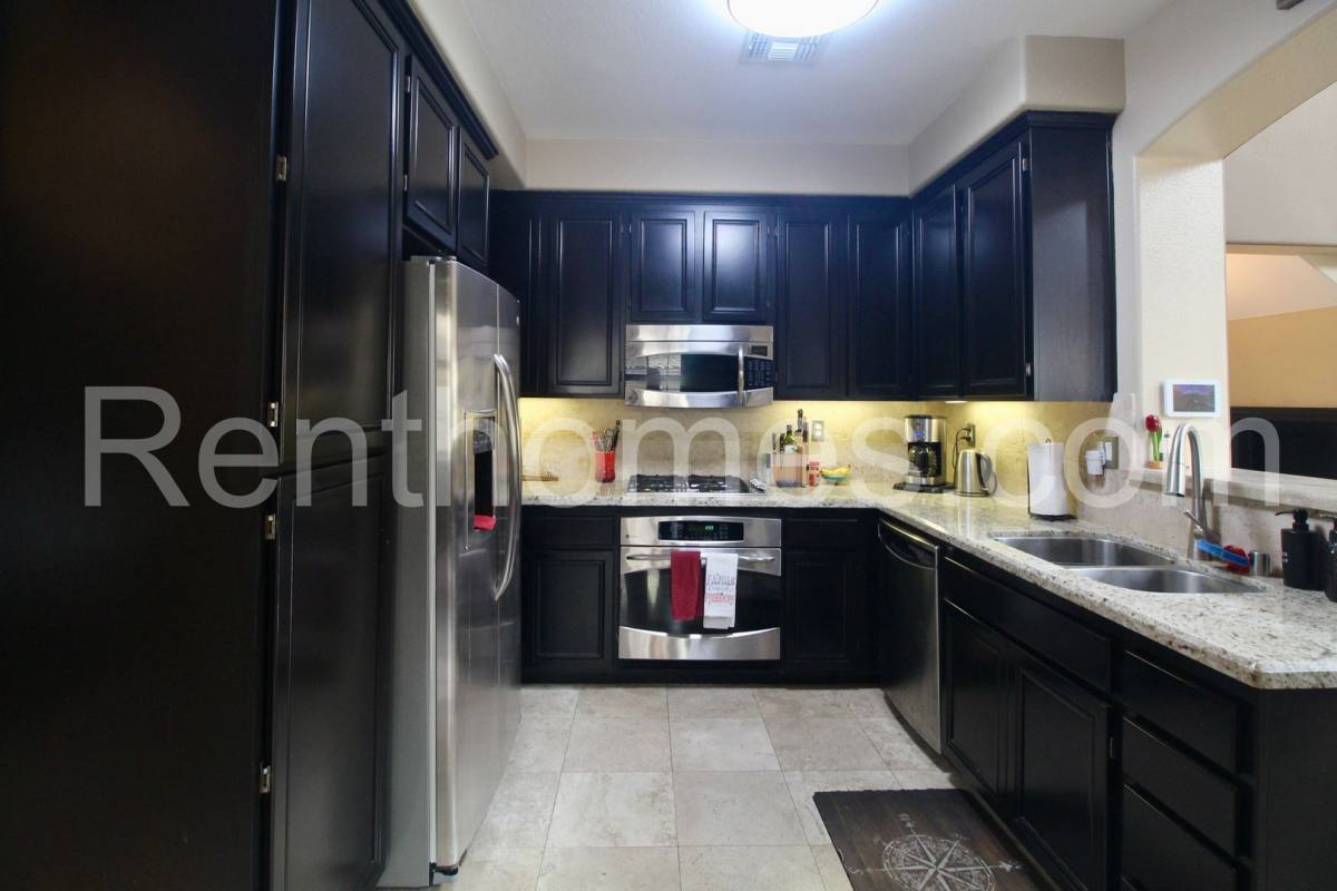 Townhouse for rent at 2802 Piantino Circle, San Diego, CA 92108
