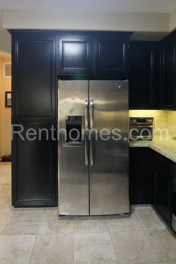 Townhouse for rent at 2802 Piantino Circle, San Diego, CA 92108