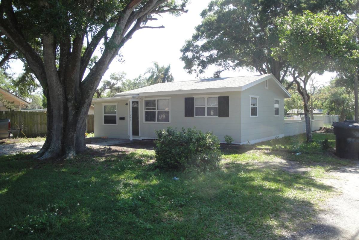 House for rent at 1665 37th St S, Saint Petersburg, FL 33711