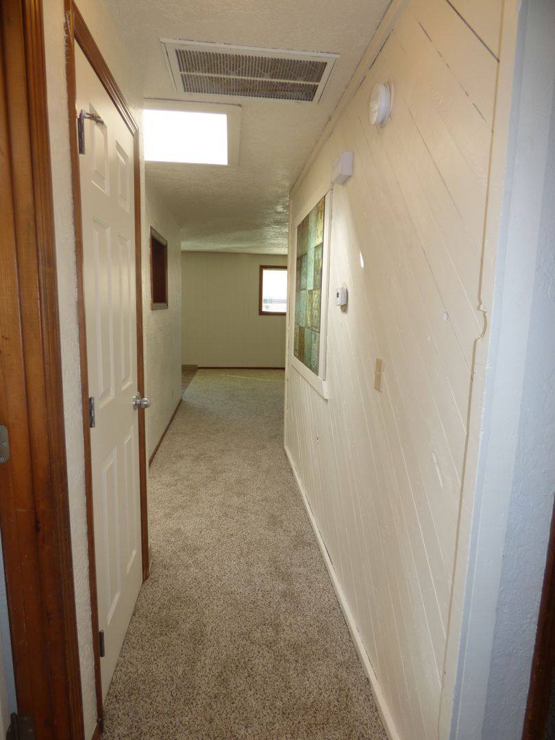 House for rent at 2081 Elmwood Dr S, Salem, OR 97306