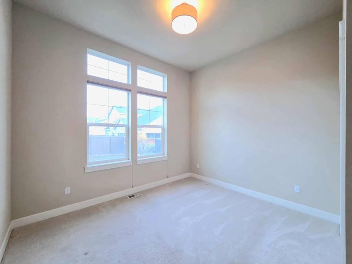 House for rent at 1744 S Blanchard Loop, East Wenatchee, WA 98802
