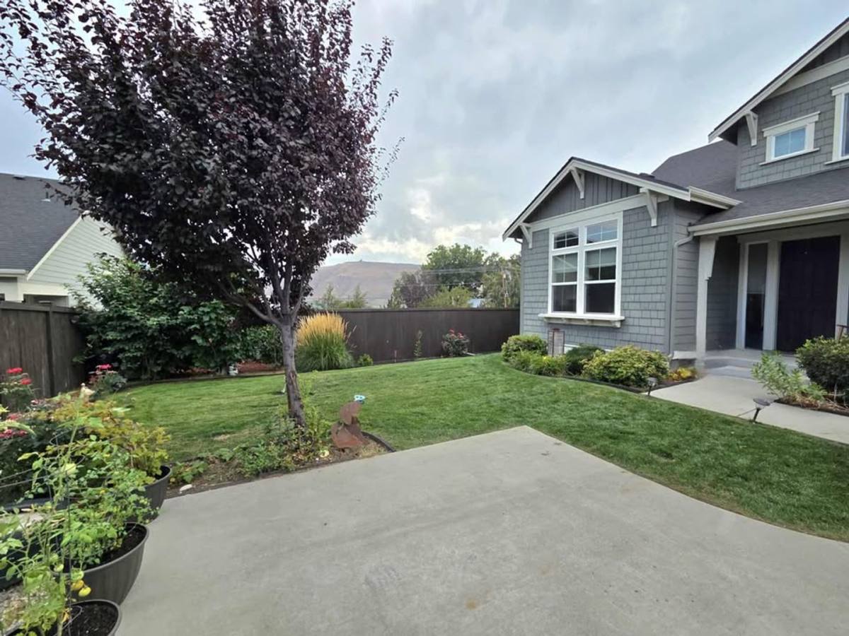 House for rent at 1744 S Blanchard Loop, East Wenatchee, WA 98802