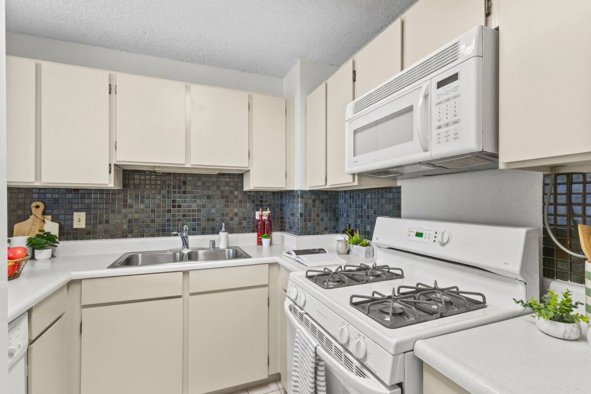 Condo for rent at 430 Lewers St, Honolulu, HI 96815