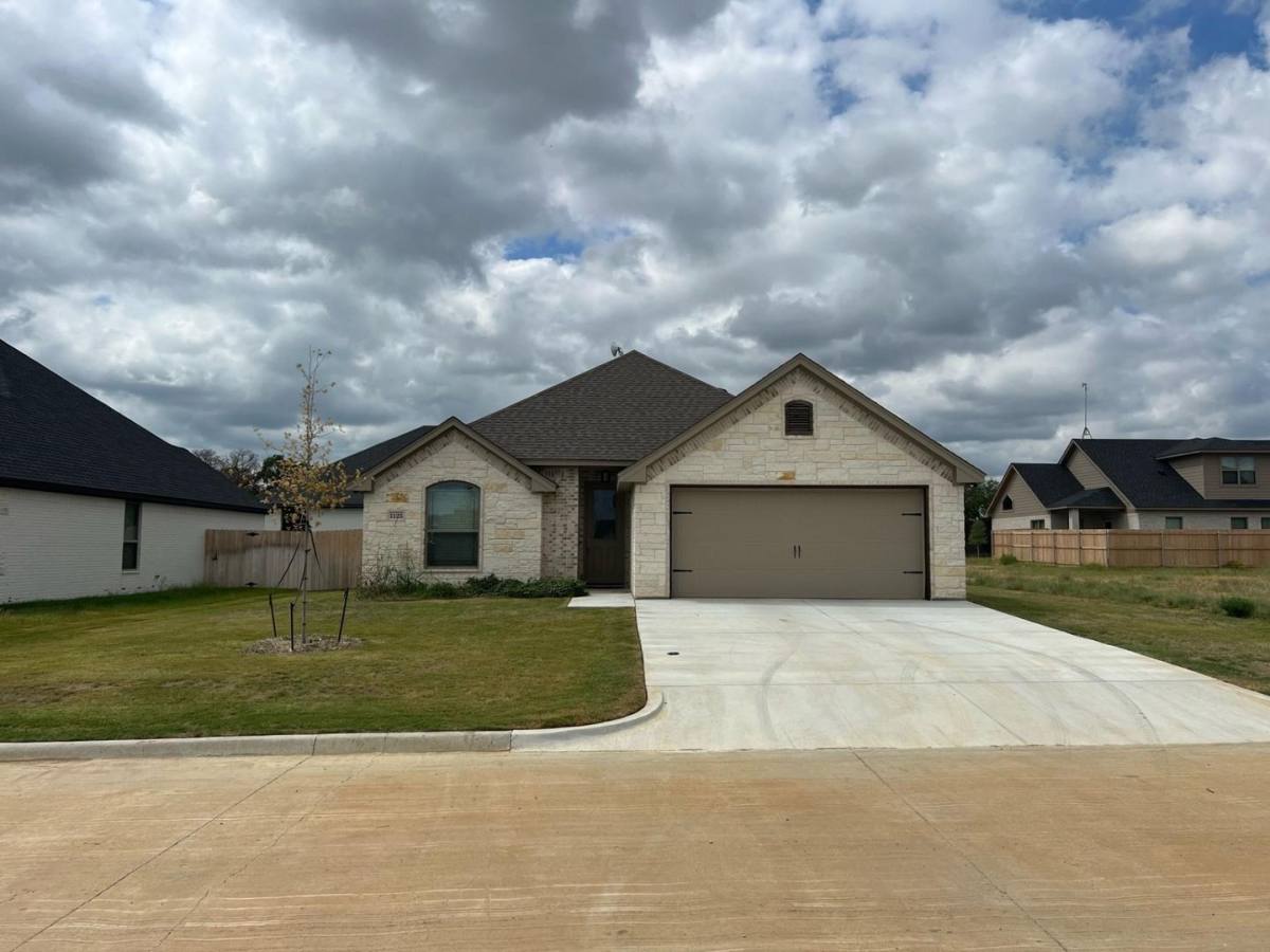 House for rent at 1125 Wild Rose Dr, Tolar, TX 76476