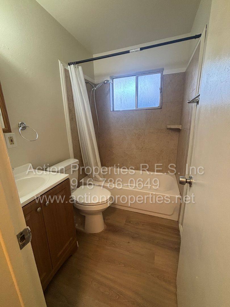 Apartment for rent at 1006 Circuit Dr, Roseville, CA 95678