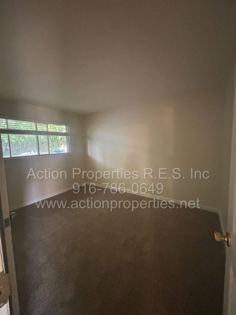 Apartment for rent at 1006 Circuit Dr, Roseville, CA 95678