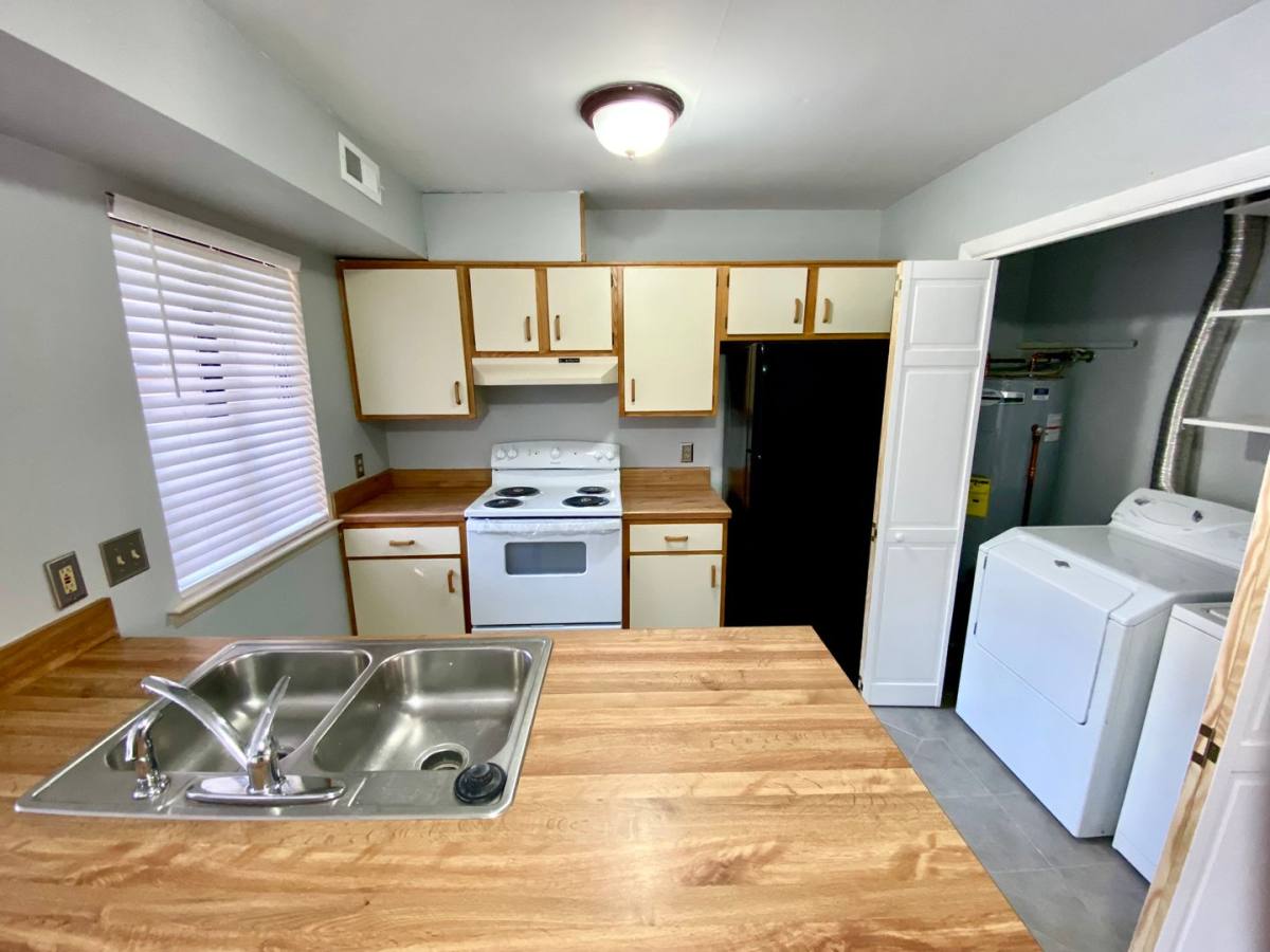 House for rent at 1116 N Green Dr, Newport News, VA 23602