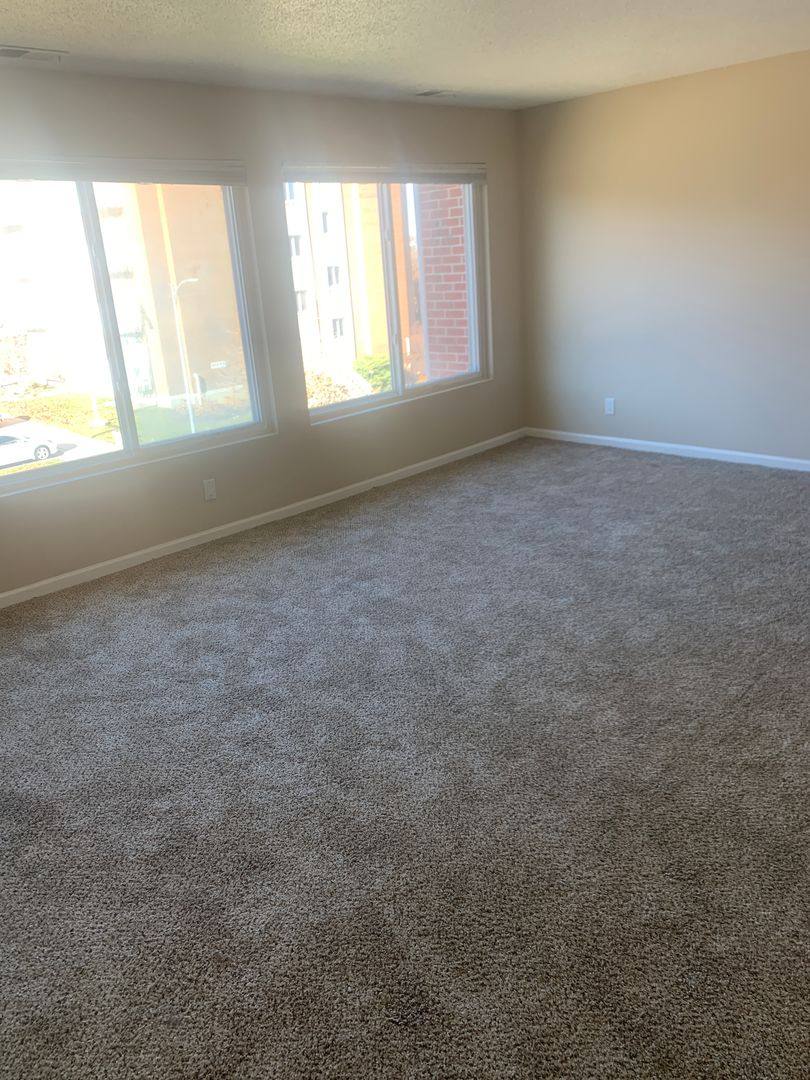 Apartment for rent at 535 S 37th St, Omaha, NE 68105