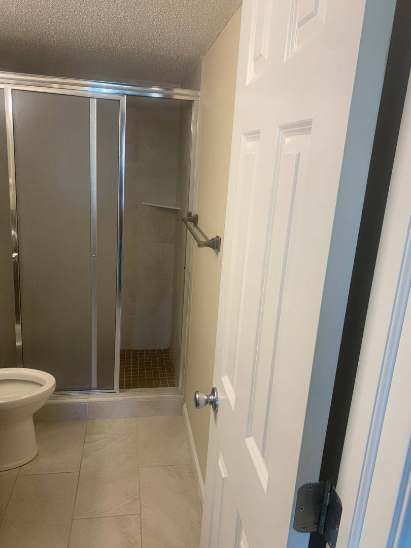 Apartment for rent at 535 S 37th St, Omaha, NE 68105