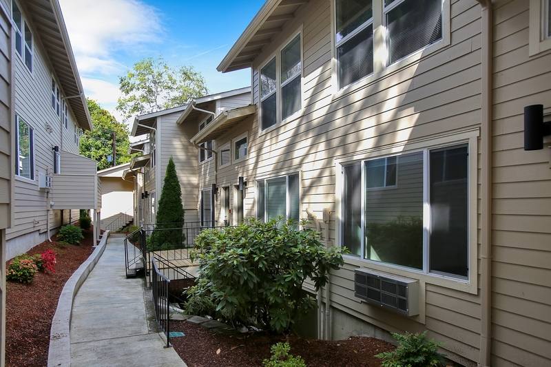 Apartment for rent at 3105 SW Barbur Blvd #:7, Portland, OR 97201
