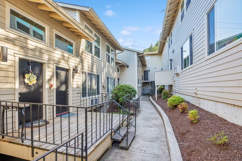 Apartment for rent at 3105 SW Barbur Blvd #:7, Portland, OR 97201