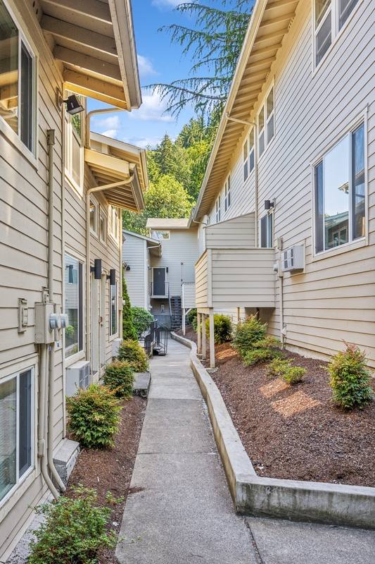 Apartment for rent at 3105 SW Barbur Blvd #:7, Portland, OR 97201
