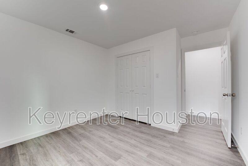 House for rent at 8126 Sterlingshire St #B, Houston, TX 77078