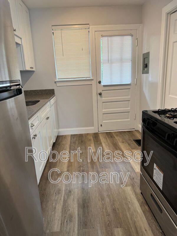 Apartment for rent at 2079 Douglass Blvd #9, Louisville, KY 40205