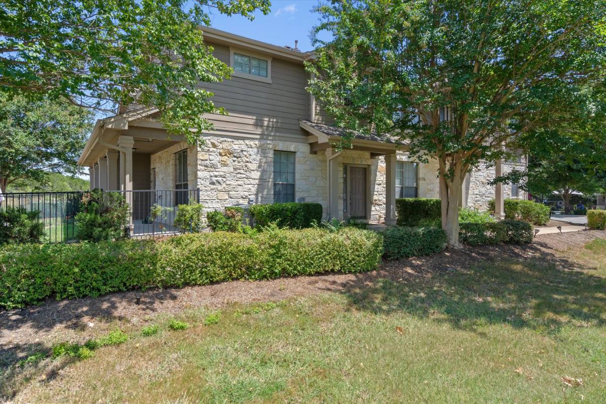 Apartment for rent at 9201 Brodie Lane, Austin, TX 78748