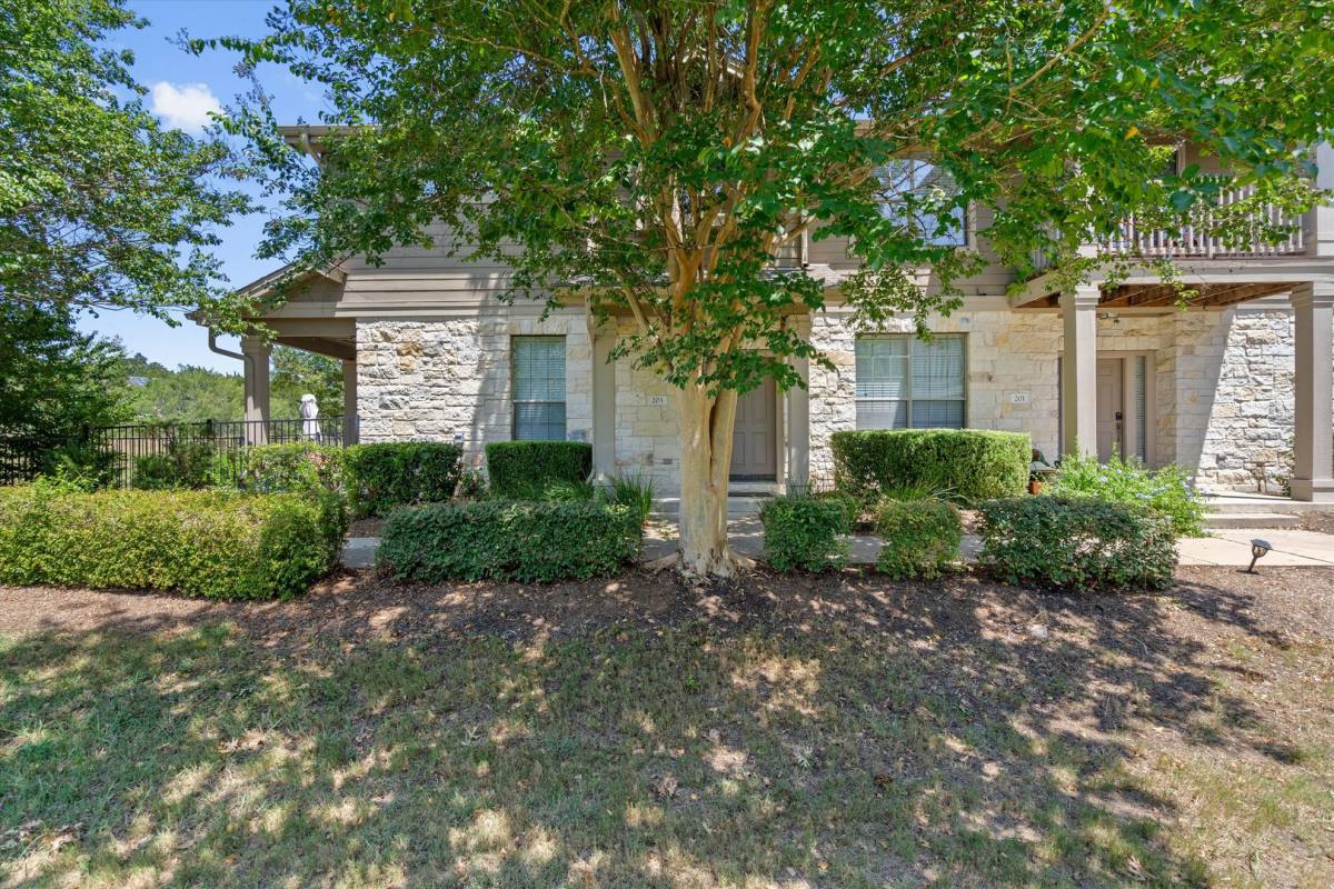 Apartment for rent at 9201 Brodie Lane, Austin, TX 78748