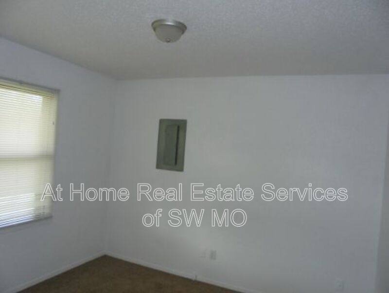 House for rent at 3410 W Maple Dr, Springfield, MO 65807
