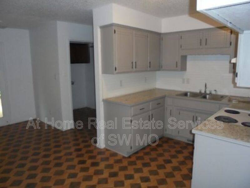 House for rent at 3410 W Maple Dr, Springfield, MO 65807