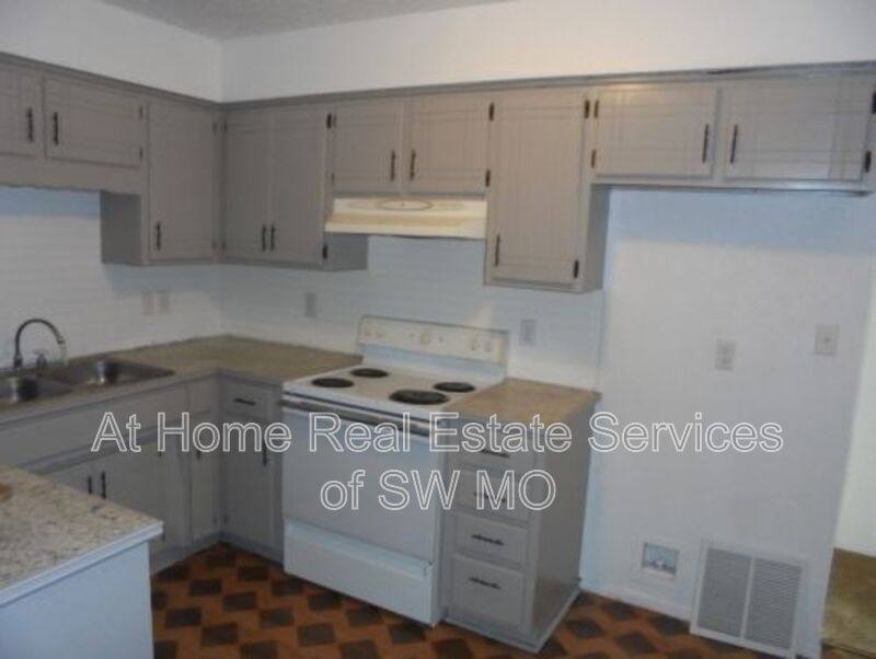 House for rent at 3410 W Maple Dr, Springfield, MO 65807