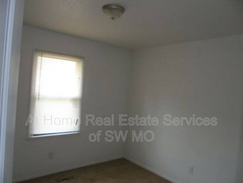 House for rent at 3410 W Maple Dr, Springfield, MO 65807