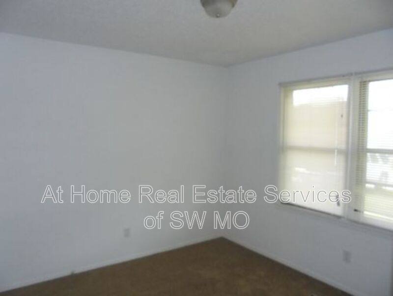 House for rent at 3410 W Maple Dr, Springfield, MO 65807