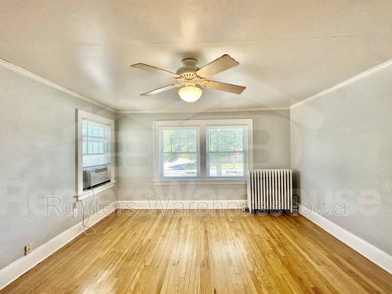 Apartment for rent at 2300 Beaver Ave #4, Des Moines, IA 50310
