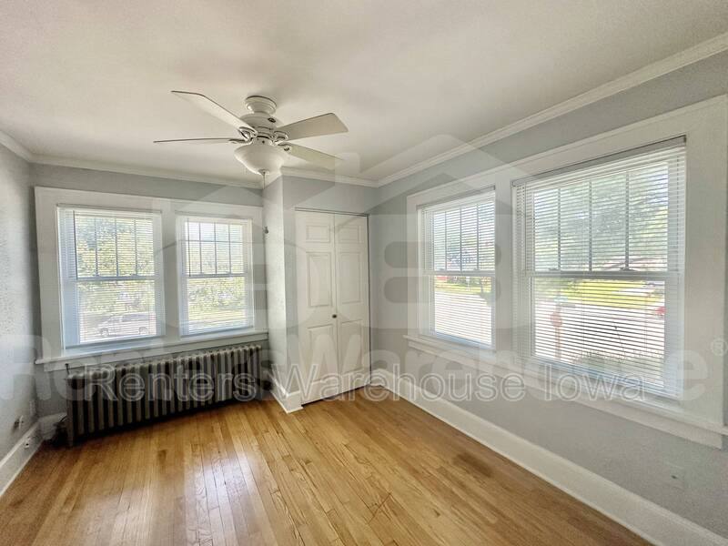Apartment for rent at 2300 Beaver Ave #4, Des Moines, IA 50310
