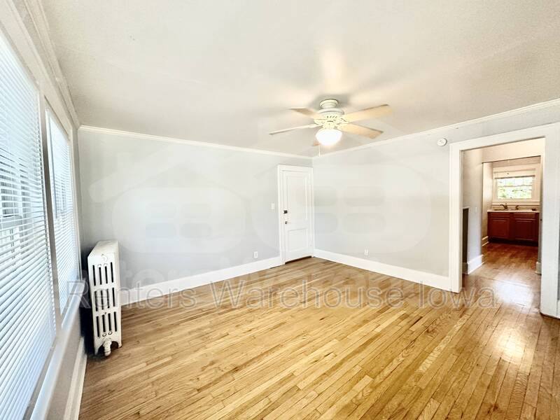 Apartment for rent at 2300 Beaver Ave #4, Des Moines, IA 50310