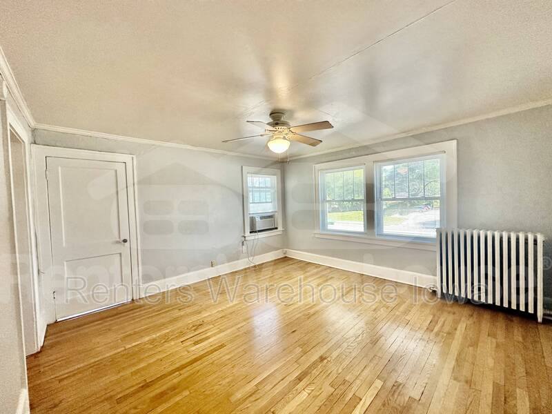 Apartment for rent at 2300 Beaver Ave #4, Des Moines, IA 50310