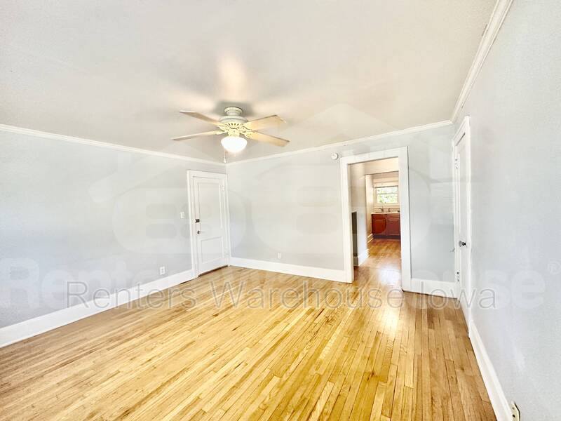 Apartment for rent at 2300 Beaver Ave #4, Des Moines, IA 50310
