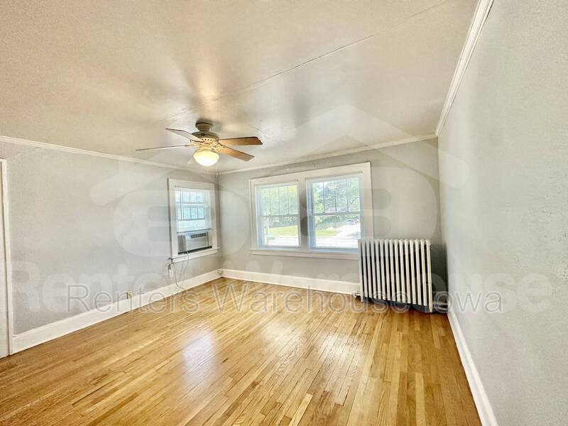 Apartment for rent at 2300 Beaver Ave #4, Des Moines, IA 50310
