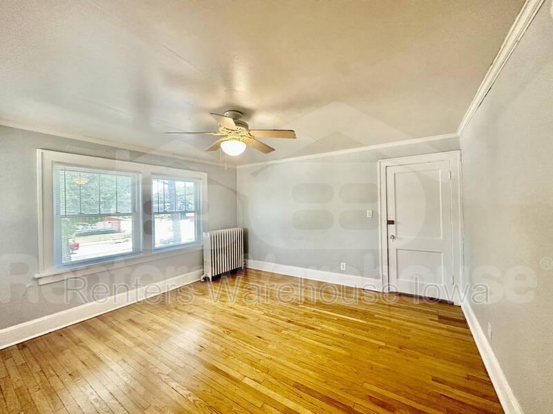 Apartment for rent at 2300 Beaver Ave #4, Des Moines, IA 50310