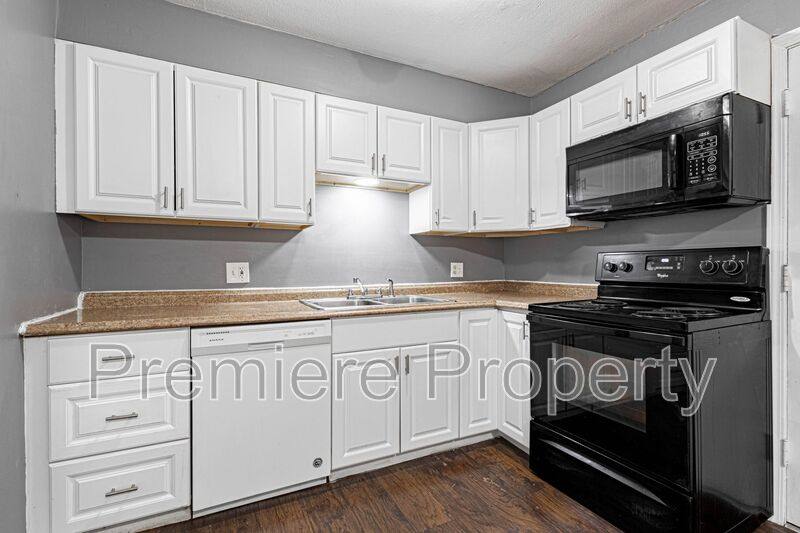 House for rent at 7719 E 112th Terrace, Kansas City, MO 64134