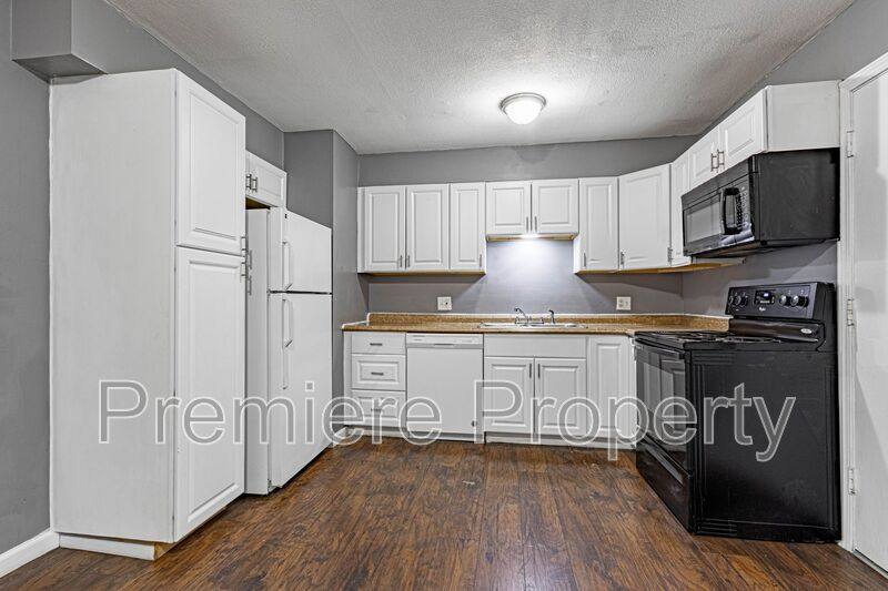 House for rent at 7719 E 112th Terrace, Kansas City, MO 64134