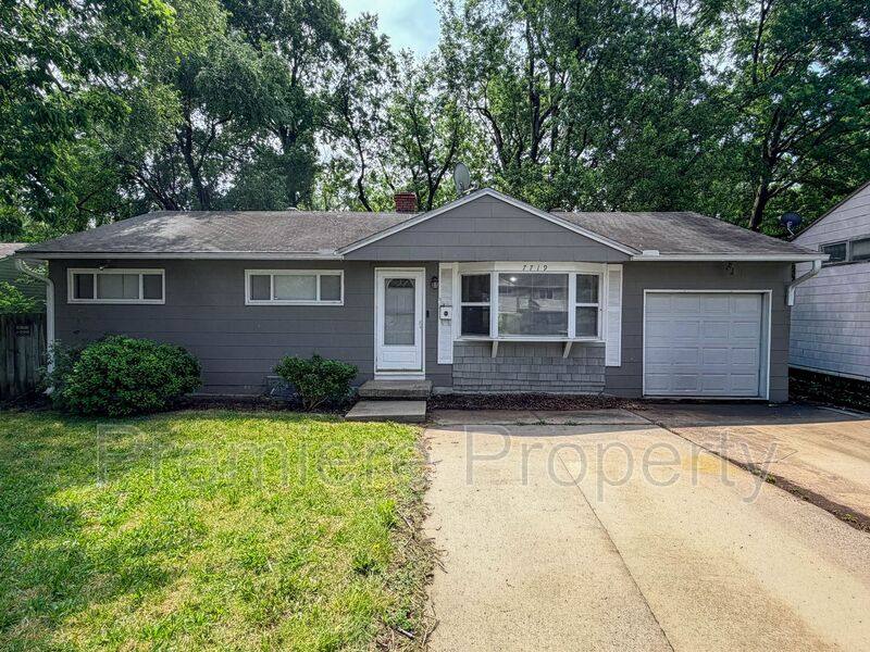 House for rent at 7719 E 112th Terrace, Kansas City, MO 64134